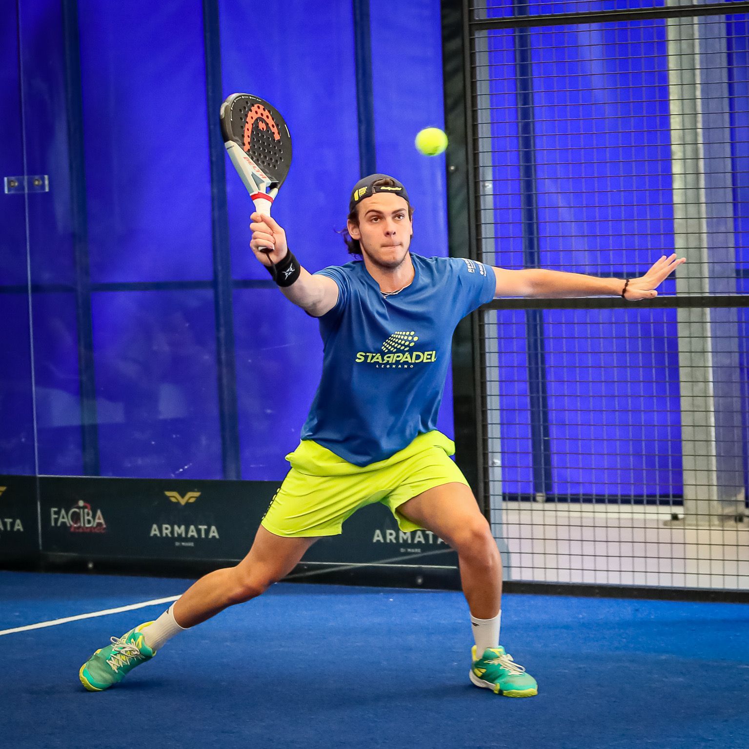 Esercizi sul campo di padel
